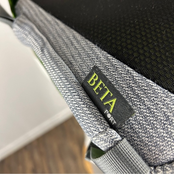 Osprey Messenger Laptop Bag Gray Stripe Crossbody School Work Travel Lightweight - Picture 5 of 11